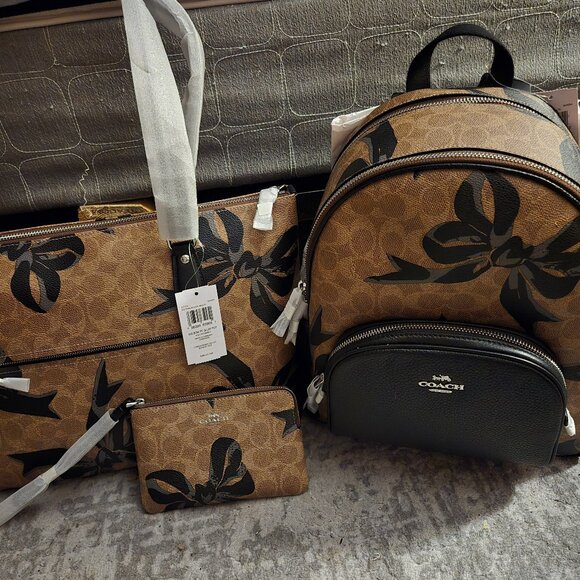 Coach Signature Canvas with Bow Print Set - Picture 1 of 10